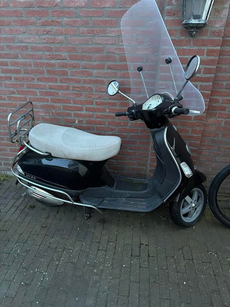 Vespa LX50 2T - Loopt perfect, uitlaat/remhandvat te vervang, Fietsen en Brommers, Scooters | Vespa, Ophalen of Verzenden, Gebruikt