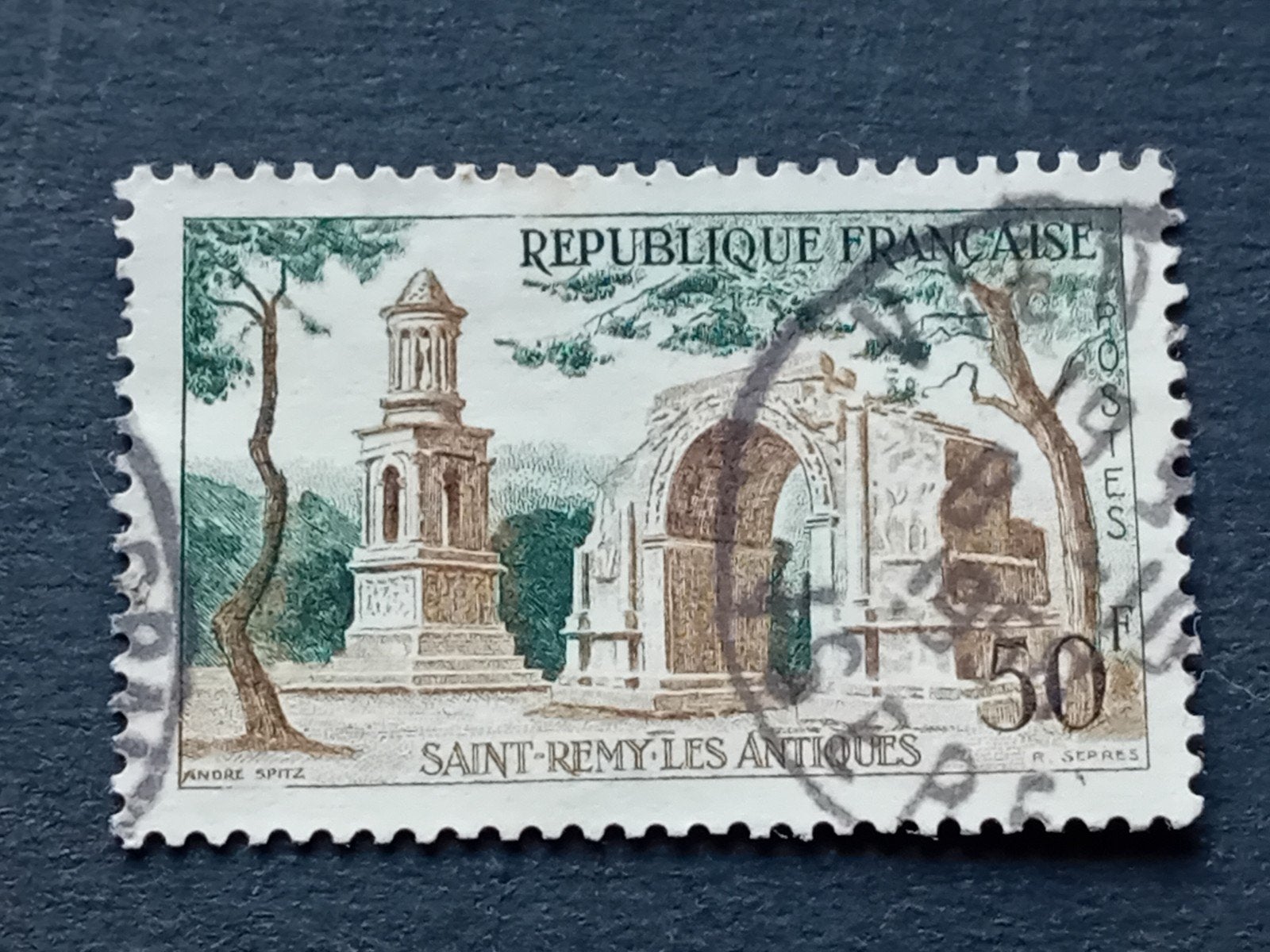 Franse postzegel Saint-Remy-les-Antiques 50F gestempeld, Postzegels en Munten, Ophalen of Verzenden