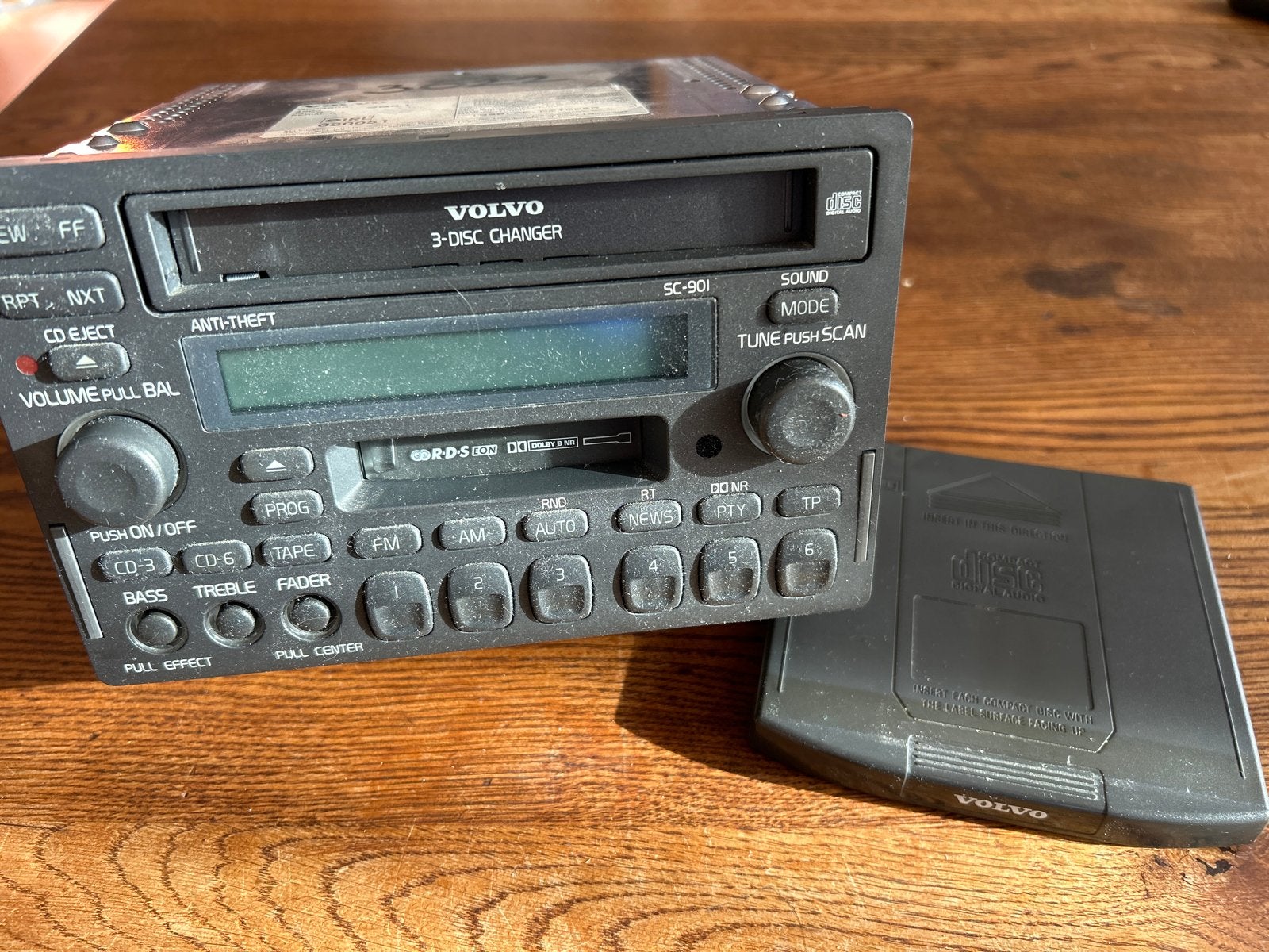 Volvo SC-901 3-disc wisselaar autoradio (tuner werkt niet), Auto diversen, Ophalen, Gebruikt