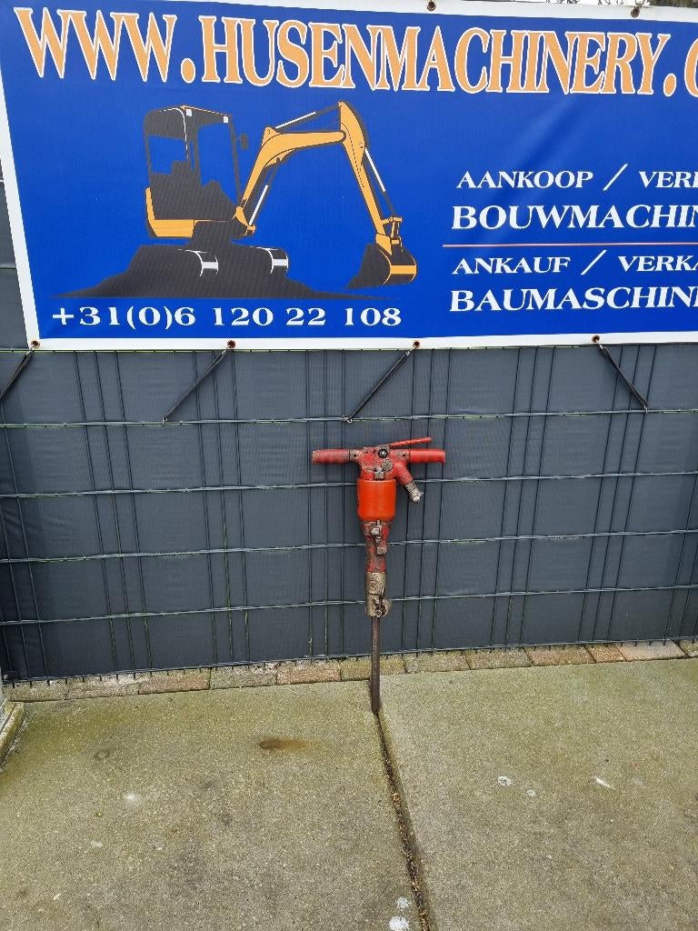Luchthamers met olievernevelaars diesel compressor, Minder dan 25 liter, Ophalen, Gebruikt, 200 tot 400 liter/min