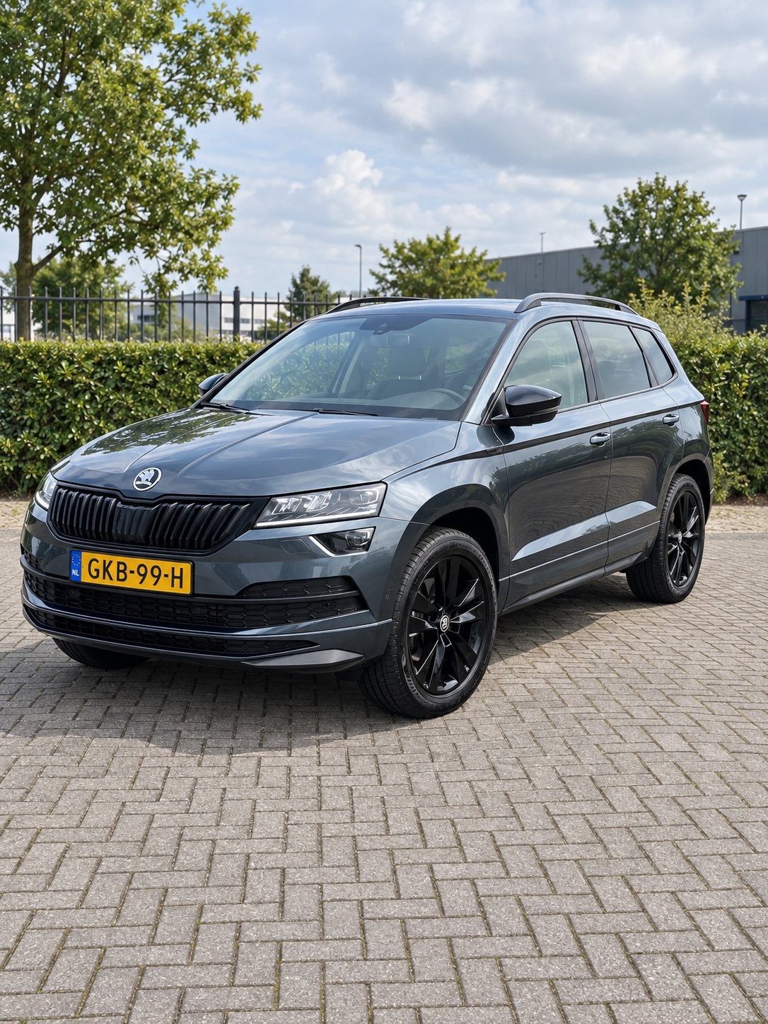 Skoda Karoq 1.5 TSI Sportline 150pk 2021 Grijs, Auto's, Voorwielaandrijving, Dealer onderhouden, 4 cilinders, Karoq