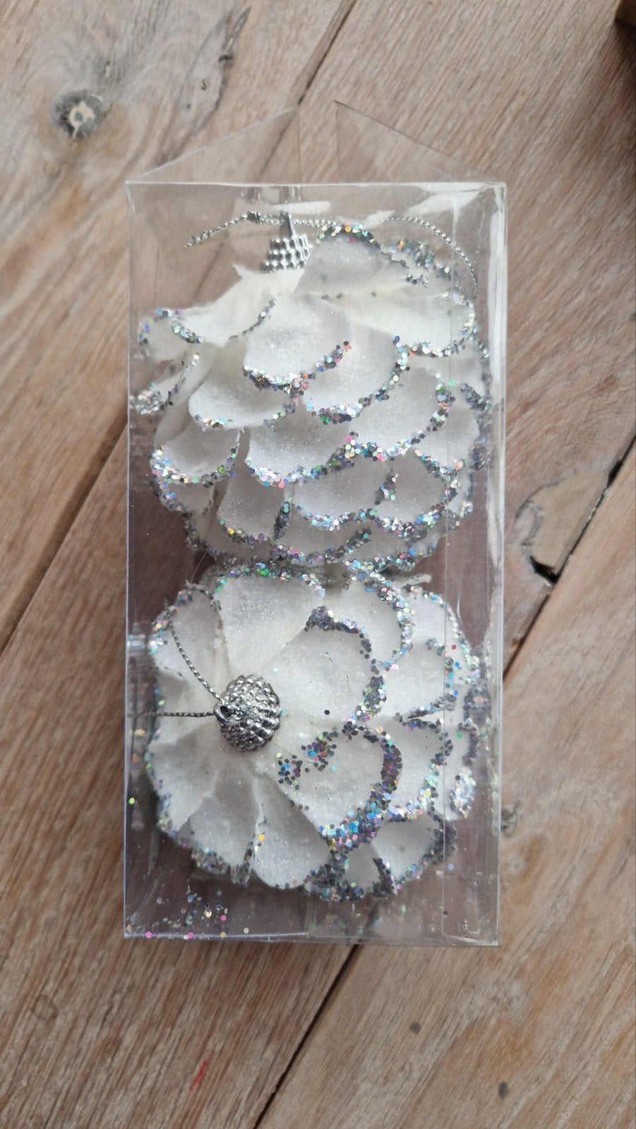 2 kersthangers wit met zilveren glitters, Ophalen of Verzenden, Zo goed als nieuw