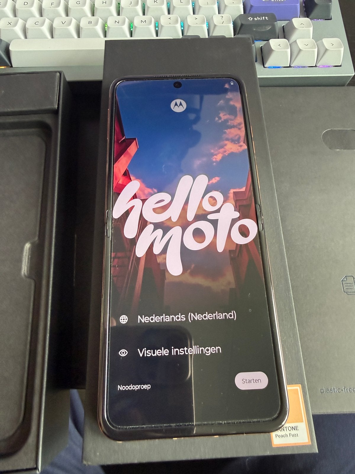 Motorola Razr 50 Ultra - Peach Fuzz Editie, Nieuw, Inklapmodel, Ophalen of Verzenden, Zonder simlock