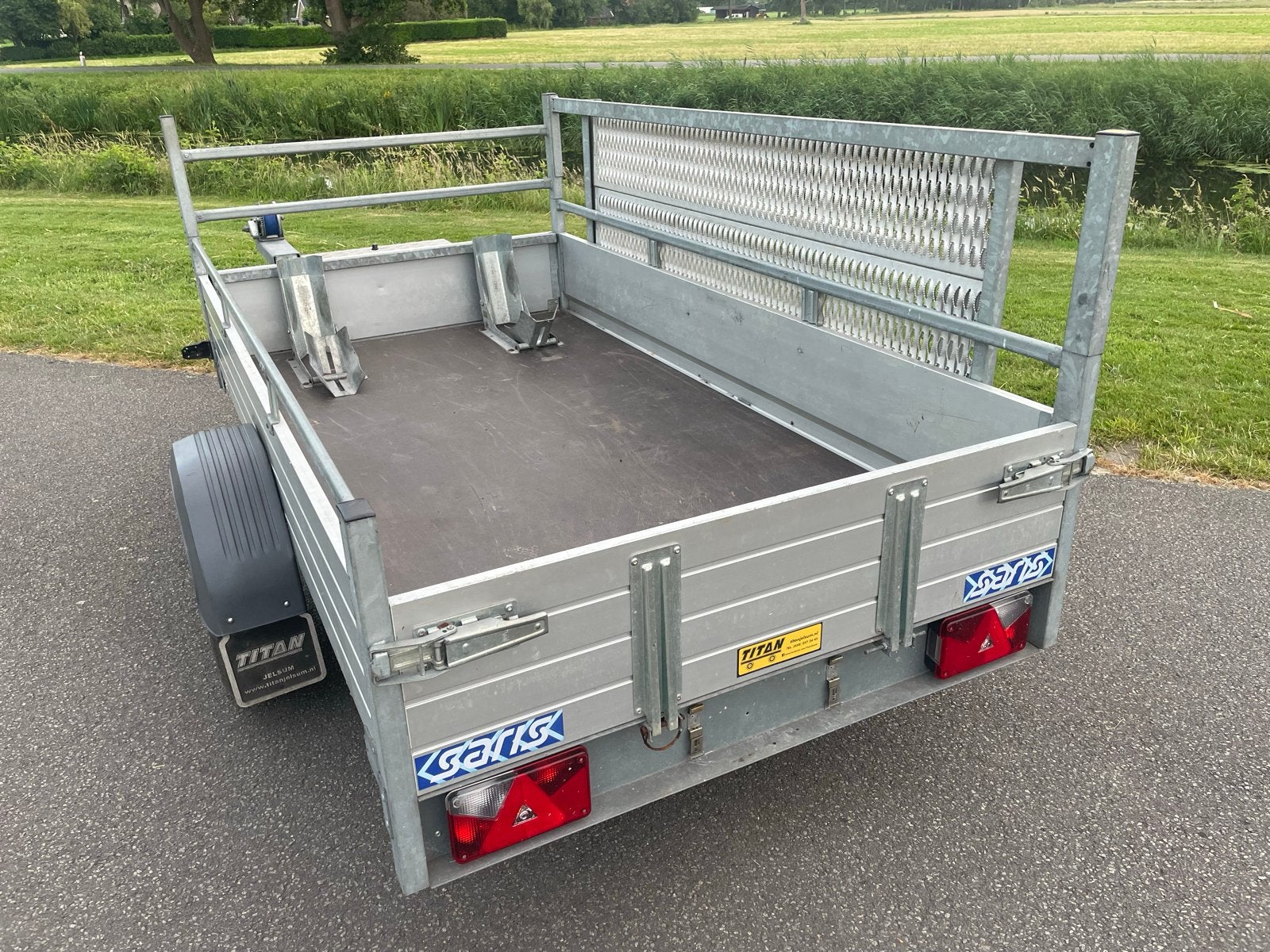 Saris motoraanhanger, aanhanger alu schotten, oprijplaten, Ophalen, Gebruikt