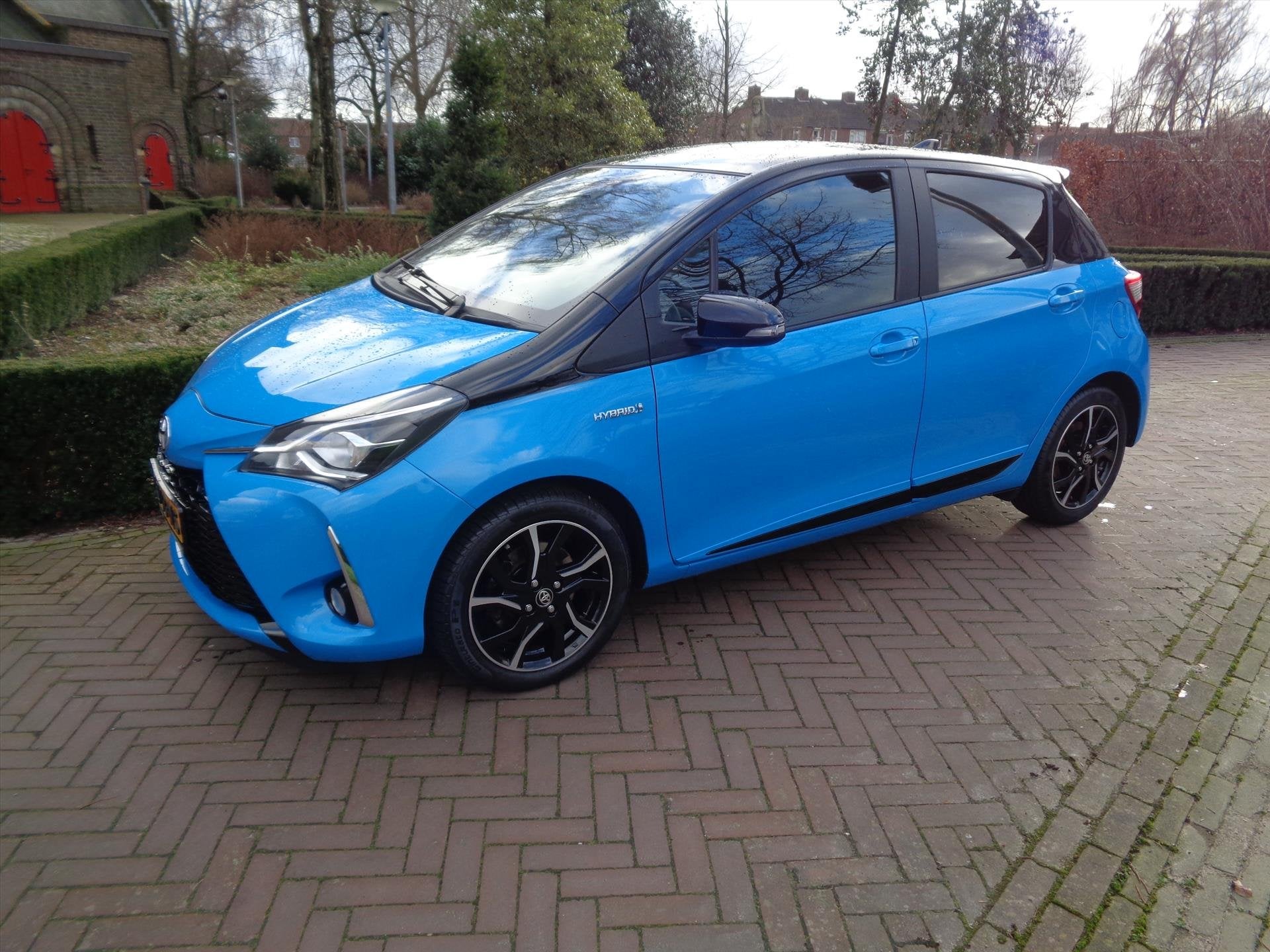 TOYOTA Yaris 1.5 Hybrid 100pk 5D CVT SkyBlue Edition, rijkla, Auto's, Dealer onderhouden, Gebruikt, 4 cilinders, Blauw