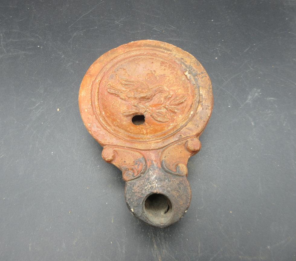 romeinse bodemvondsten Oil lamp with a depiction, Ophalen of Verzenden