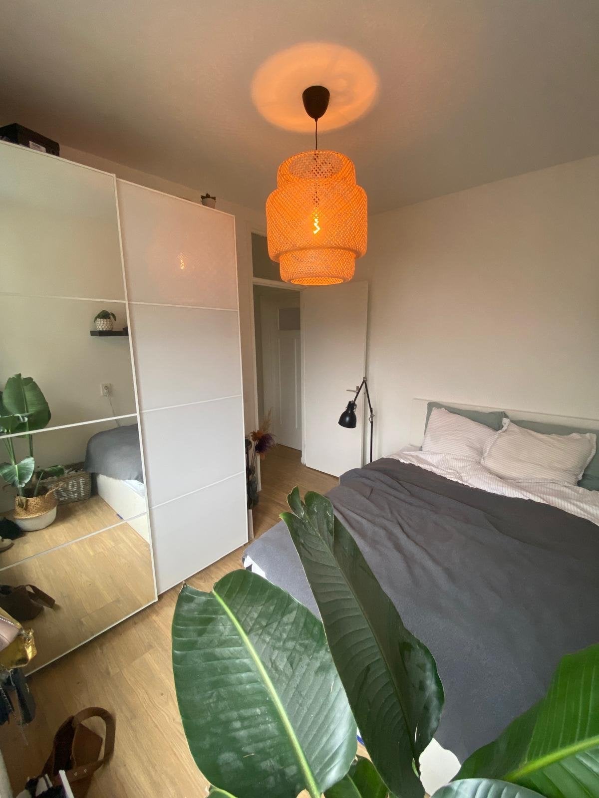 Ikea kast met schuifdeur en spiegel, Ophalen, Overige materialen, Minder dan 50 cm, Gebruikt