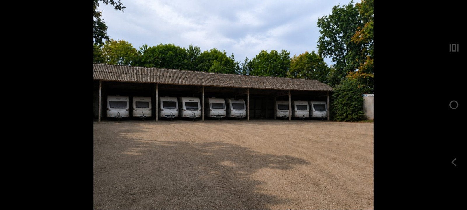 Stallingsruimte Binnen en Buiten voor Caravan ,Auto, Boten, Caravans en Kamperen