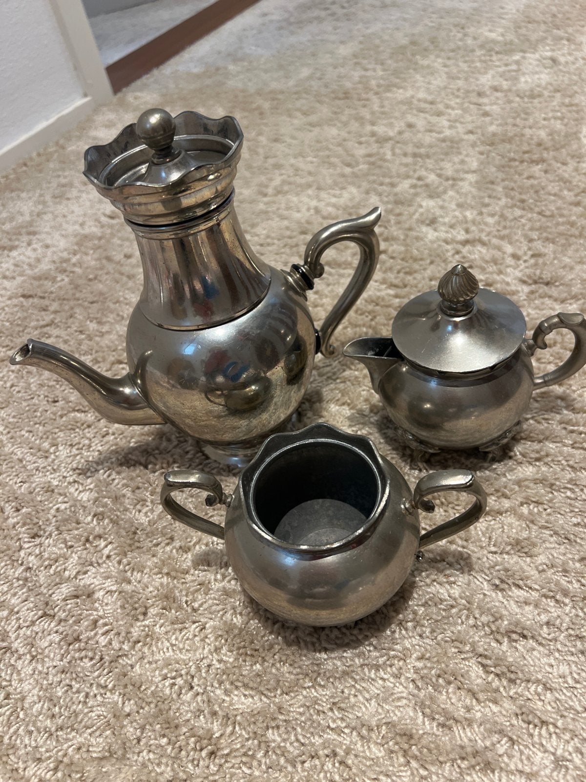 Antieke tinnen theeset (theepot, melkkan, suikerpot), Ophalen
