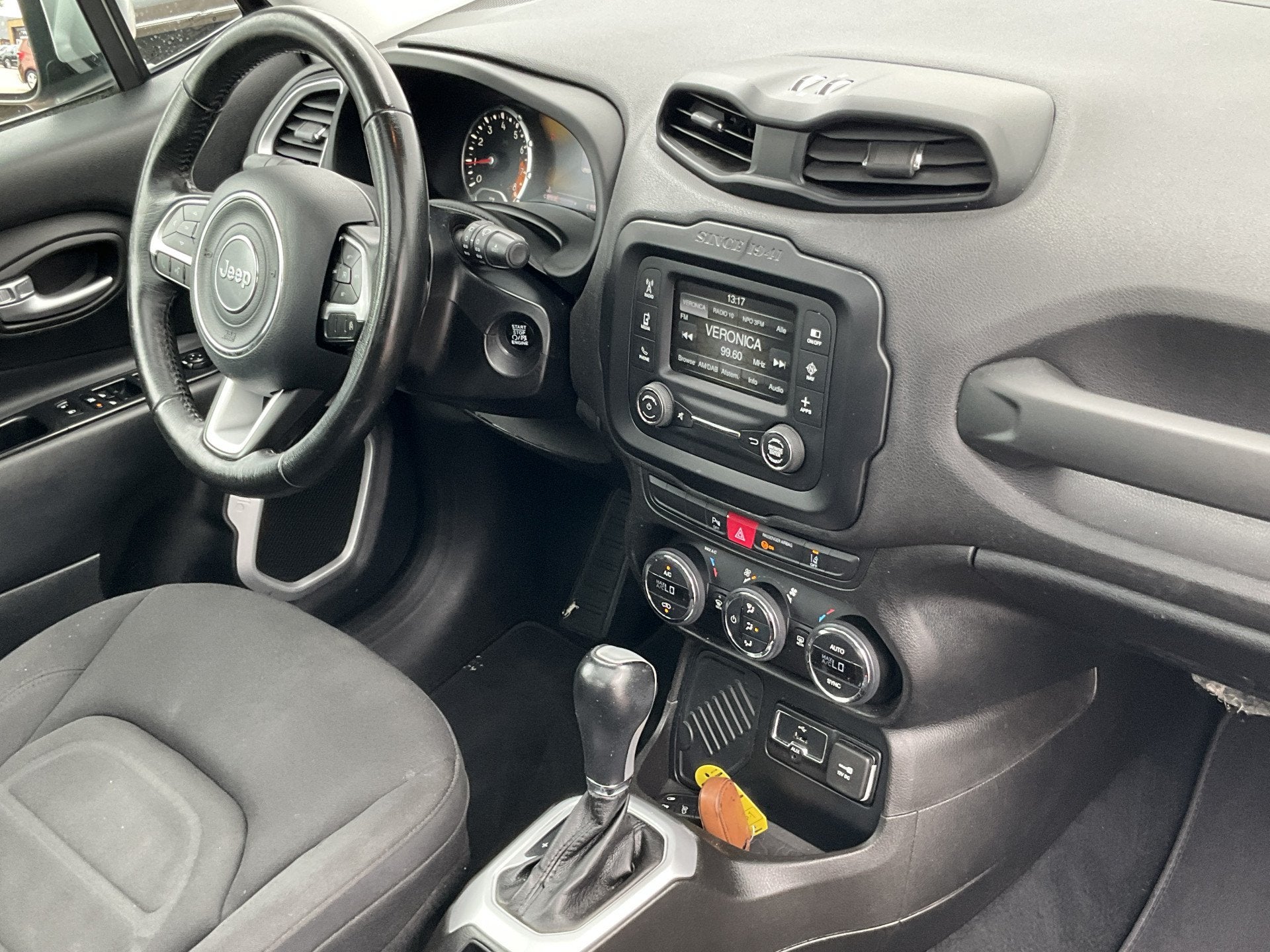Jeep Renegade 1.4 141pk Automaat Limited Pano Navi Clima Cru, Auto's, Gebruikt, 4 cilinders, Zwart, Origineel Nederlands
