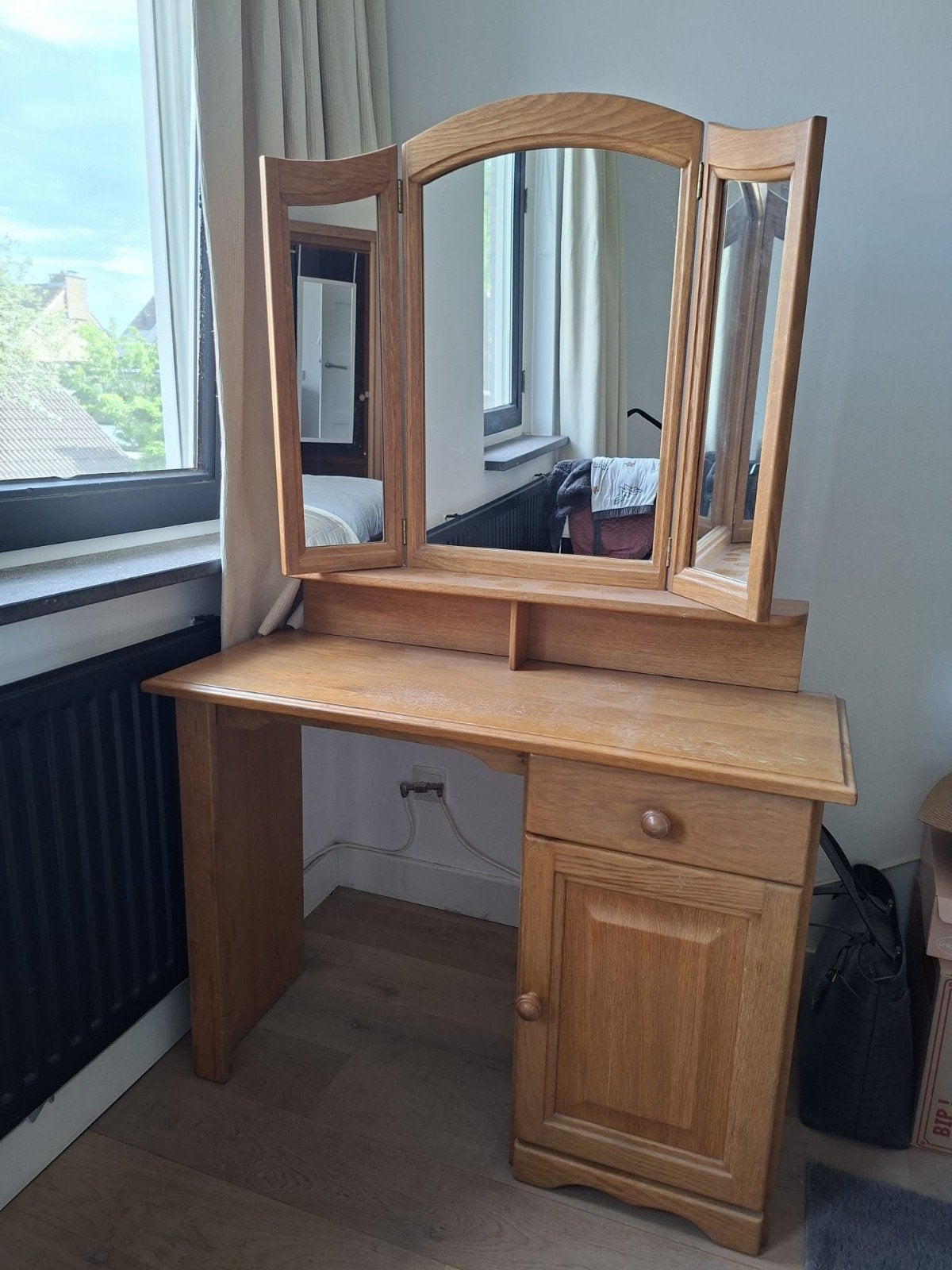 Houten kaptafel met drieluik spiegel, Huis en Inrichting, Tafels | Kaptafels, Ophalen, Gebruikt, 50 tot 100 cm, Minder dan 100 cm