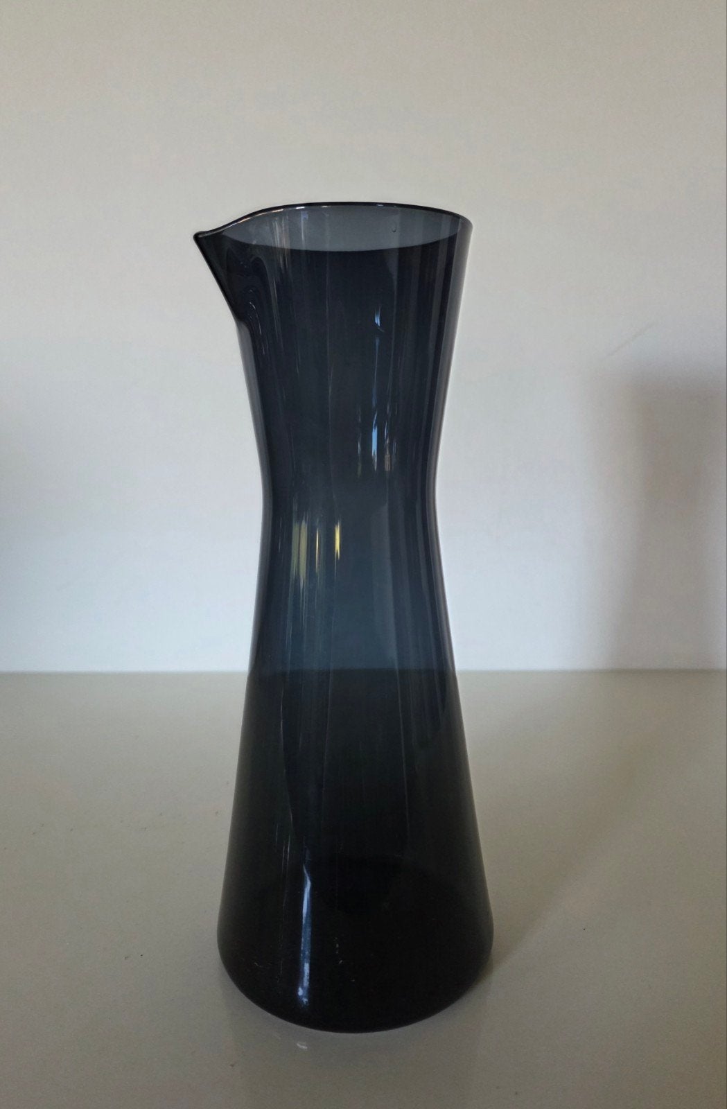 Vintage Iittala Finland Kartio karaf donkerblauw, Kaj Franck, Kan, Gebruikt, Overige merken, Vintage