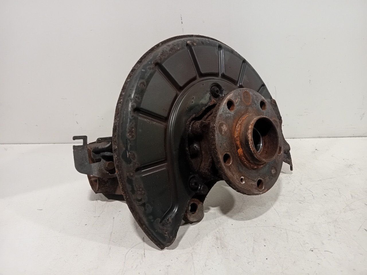 Wielnaaf links voor Volkswagen Jetta, Onderdelen@venauto.nl, Van der Ven Autorecycling B.V., Gebruikt, Ettenseweg 76, 4706 PB Roosendaal, The Netherlands