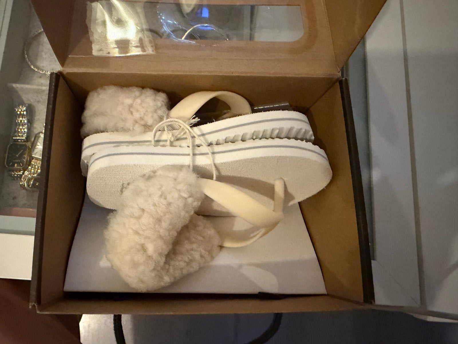 Nieuwe UGG Australia I YIA YIA Slippers Maat 23.5, Ophalen of Verzenden, Nieuw, Beige, Slippers