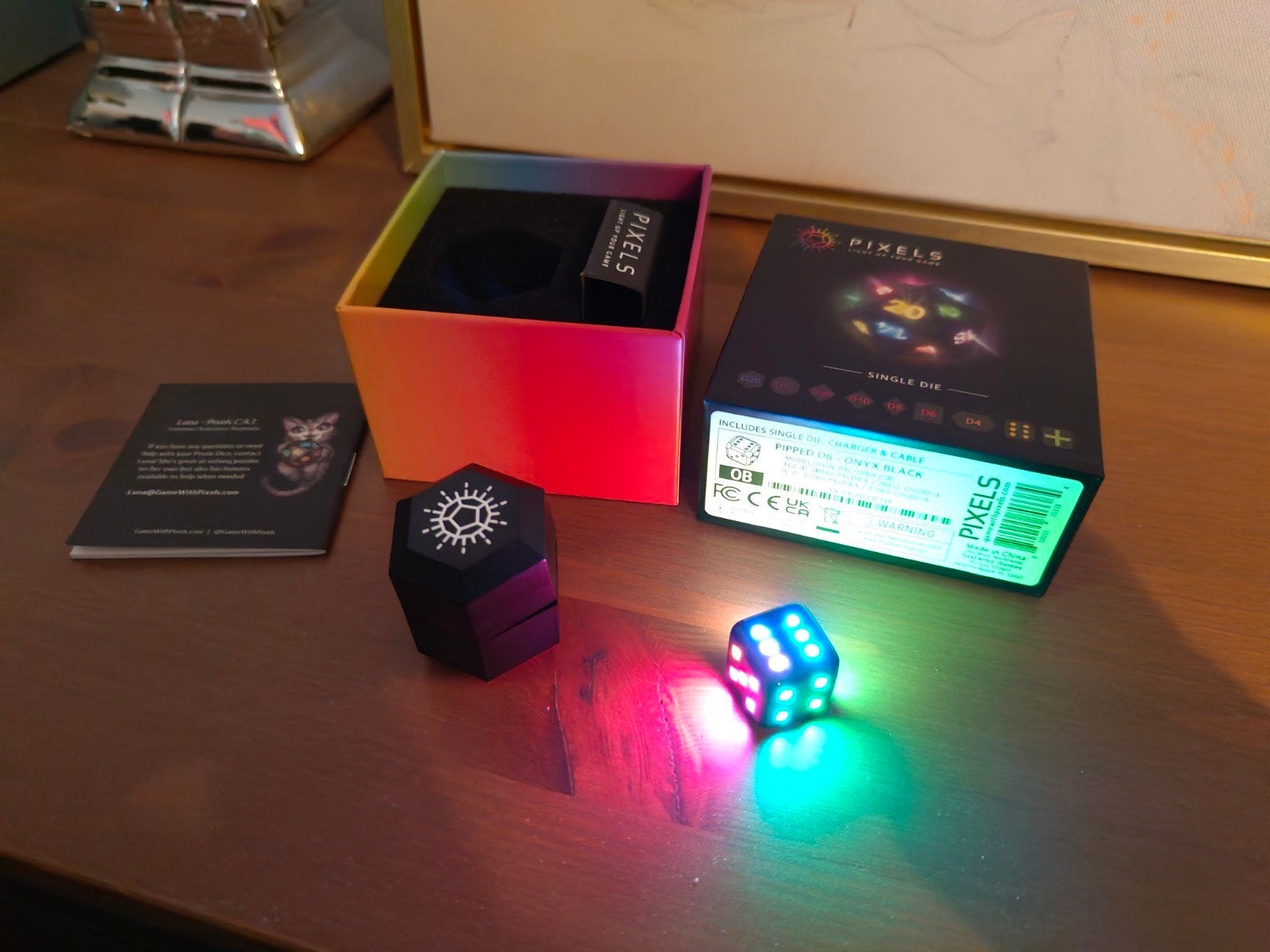 Pixels Dobbelsteen - Slimme D6 dobbelsteen met LED, Pixels, Ophalen of Verzenden, Zo goed als nieuw, Vijf spelers of meer