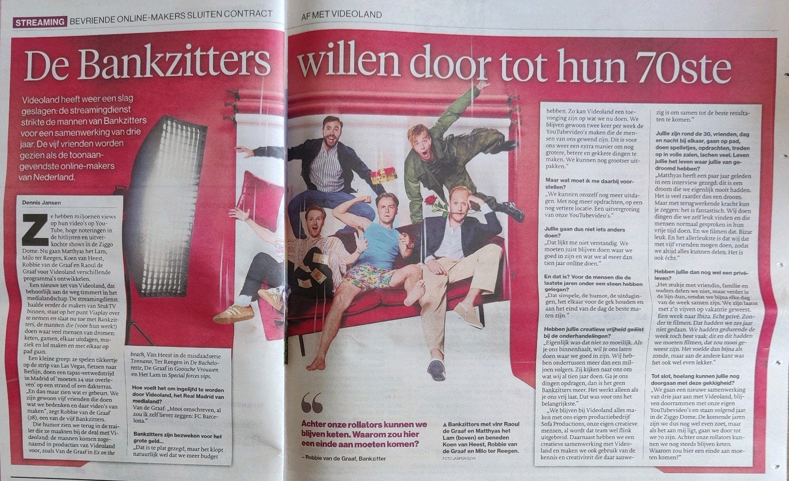 De Bankzitters Krantenartikel knipsel, Ophalen of Verzenden, 1980 tot heden, Knipsel(s)