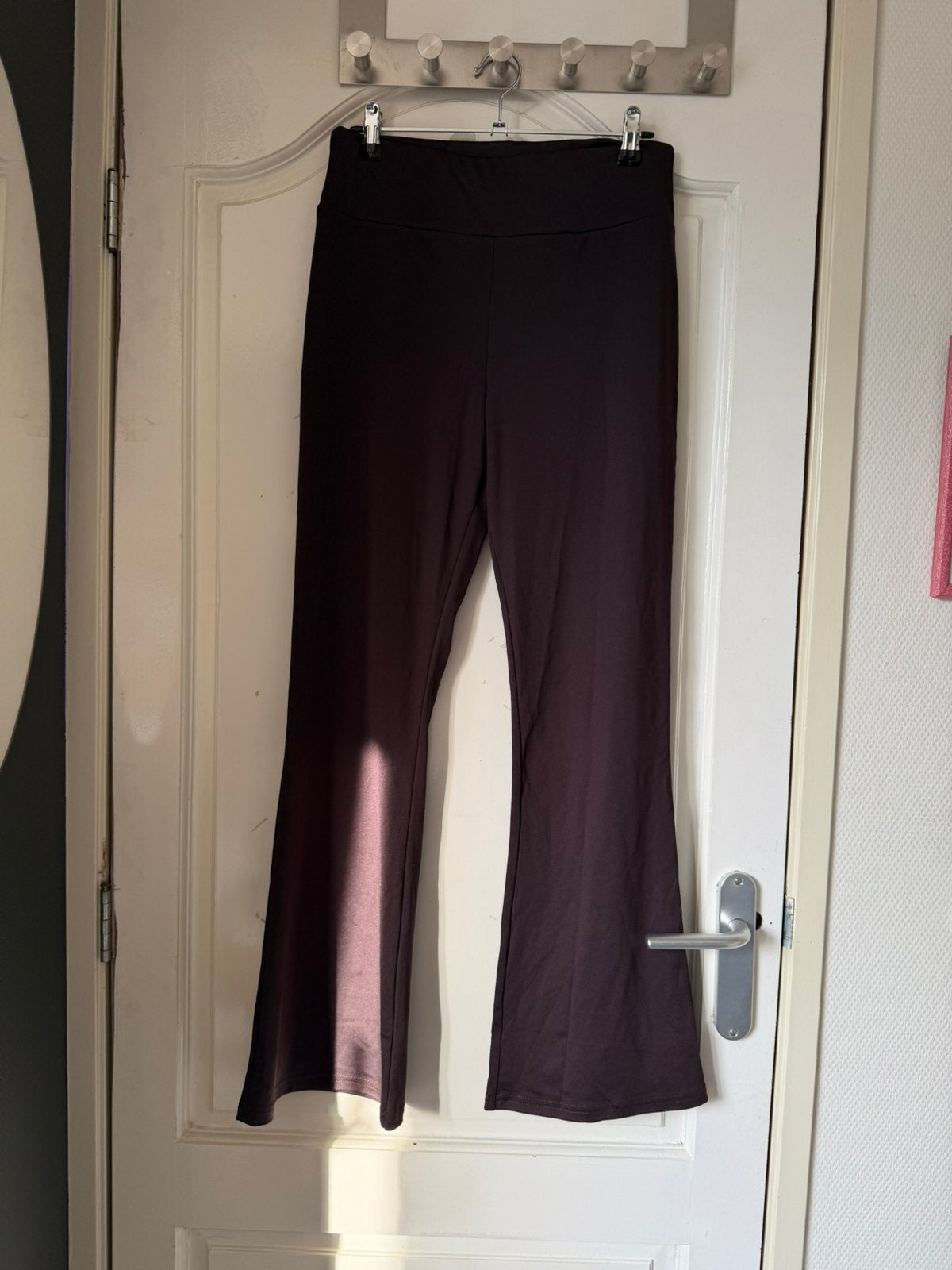 Comfortabele zwarte flared broek / legging - Maat L, Bruin, Maat 42/44 (L), Ophalen of Verzenden, Zo goed als nieuw