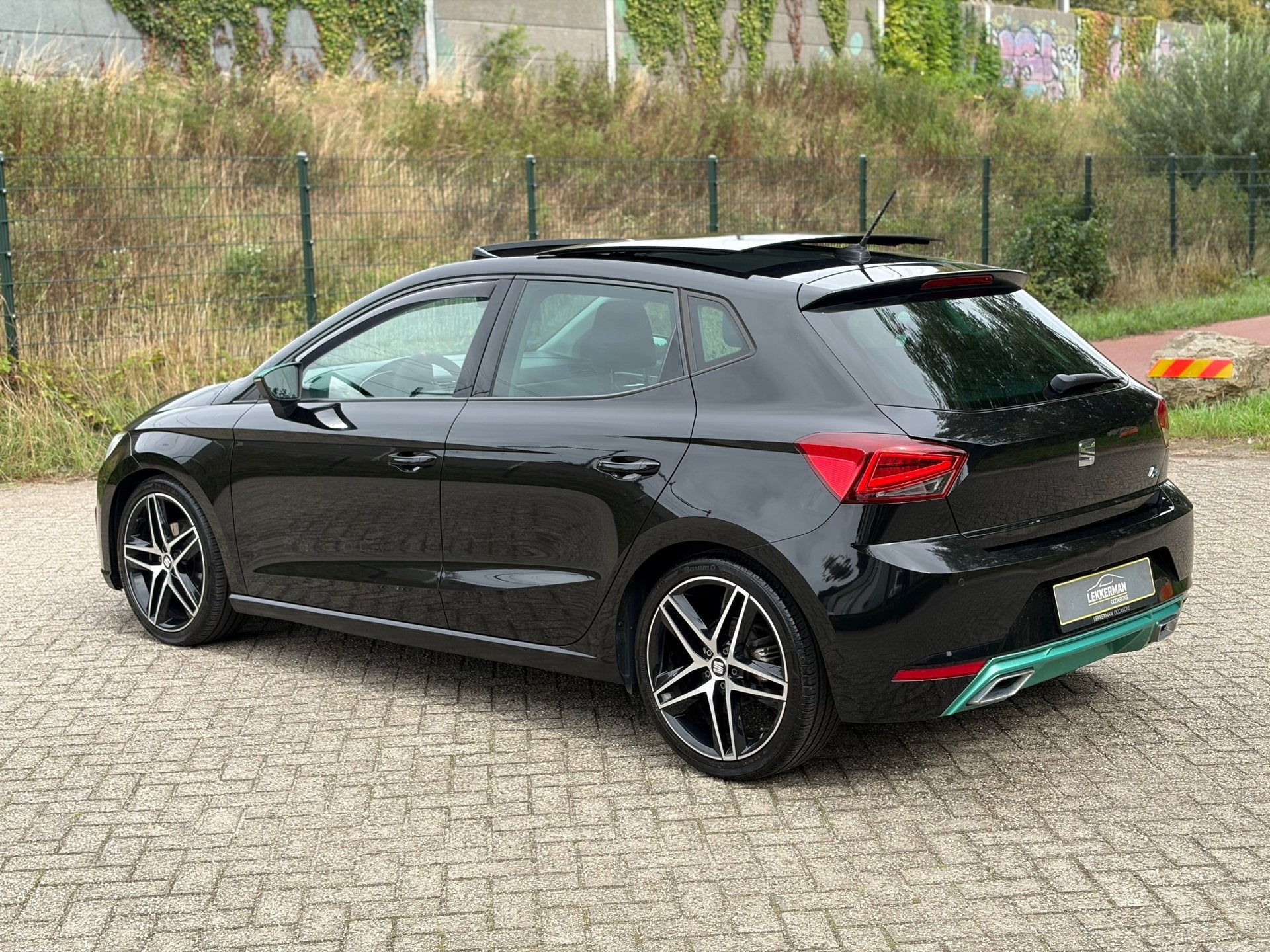 Seat Ibiza 1.5 TSI FR PANO I LED I CARPLAY I CAMERA I 150PK, Auto's, Seat, Voorwielaandrijving, Gebruikt, Zwart, 150 pk