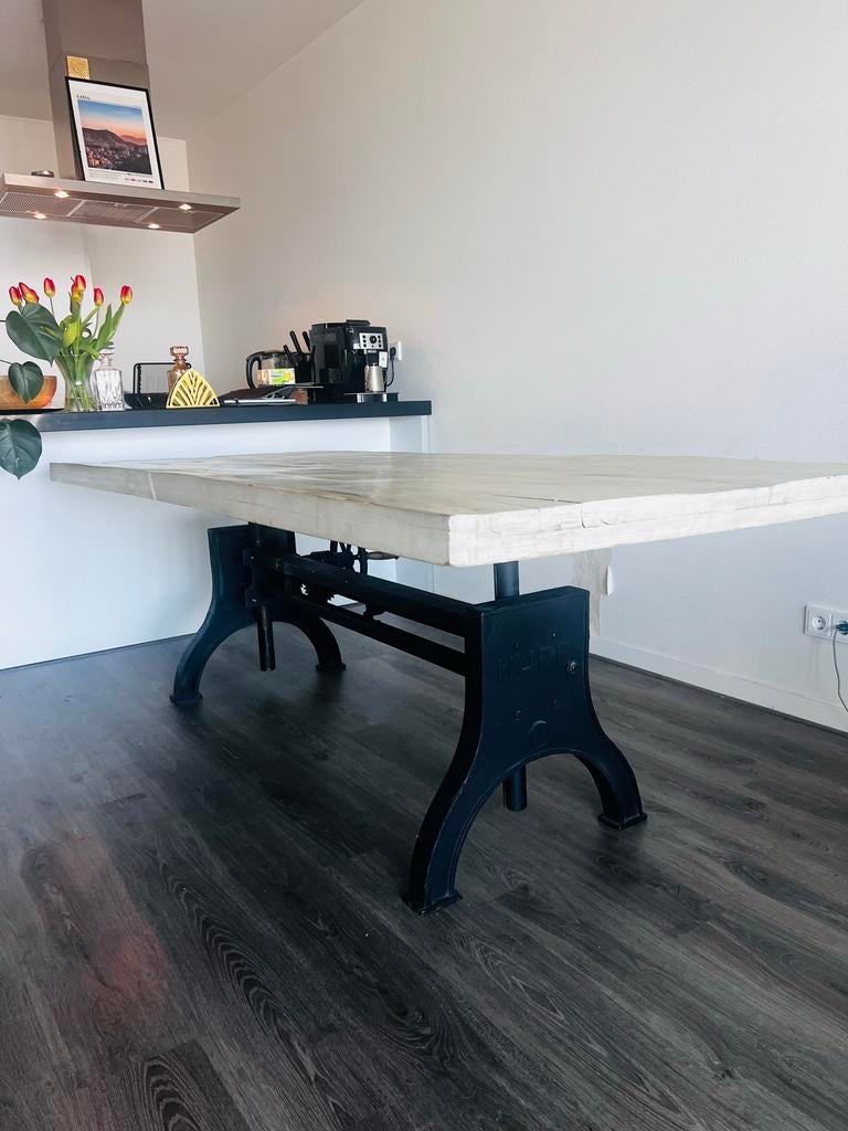 Industriële eettafel met verstelbaar onderstel, Ophalen, 50 tot 100 cm, Zo goed als nieuw, 150 tot 200 cm