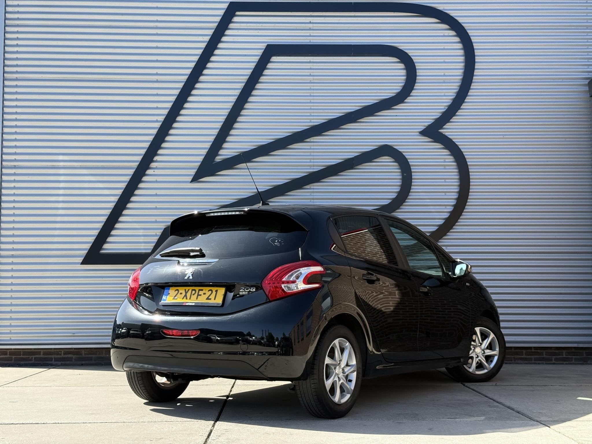 Peugeot 208 1.2 e-VTi Style Navi|Cruise|Airco|D-riem vv in 2, Stof, 1199 cc, 82 pk, Zwart