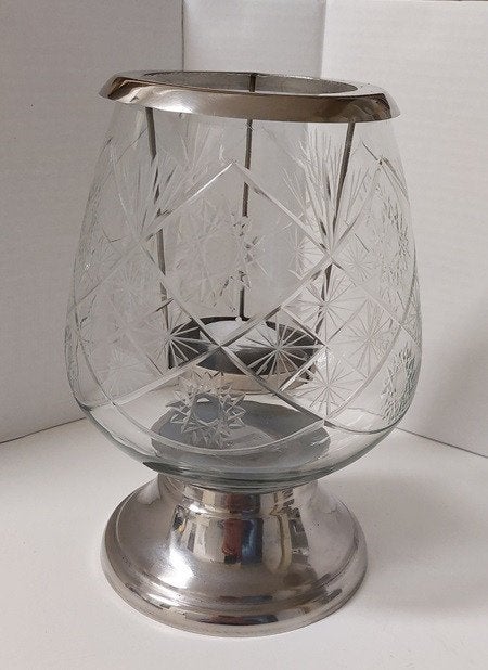 Gedecoreerd glazen windlicht met chromen voet. Bieden, Ophalen of Verzenden, Zo goed als nieuw, Overige materialen, Kandelaar