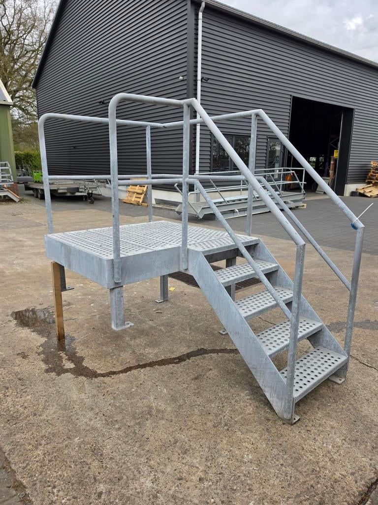 Stalen bordestrap gegalv hoog0,92mtr. Nob060, Ophalen, 2 tot 4 meter