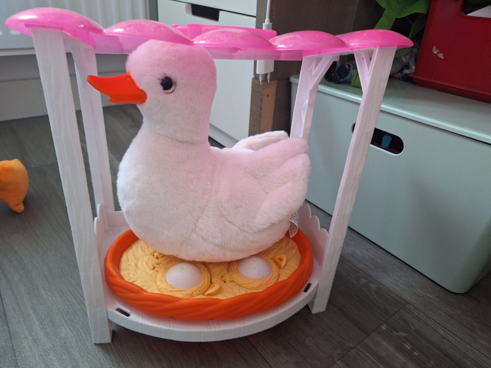 Schattige knuffeleend met nest en kuikentjes, Kinderen en Baby's, Speelgoed | Knuffels en Pluche, Ophalen of Verzenden, Zo goed als nieuw