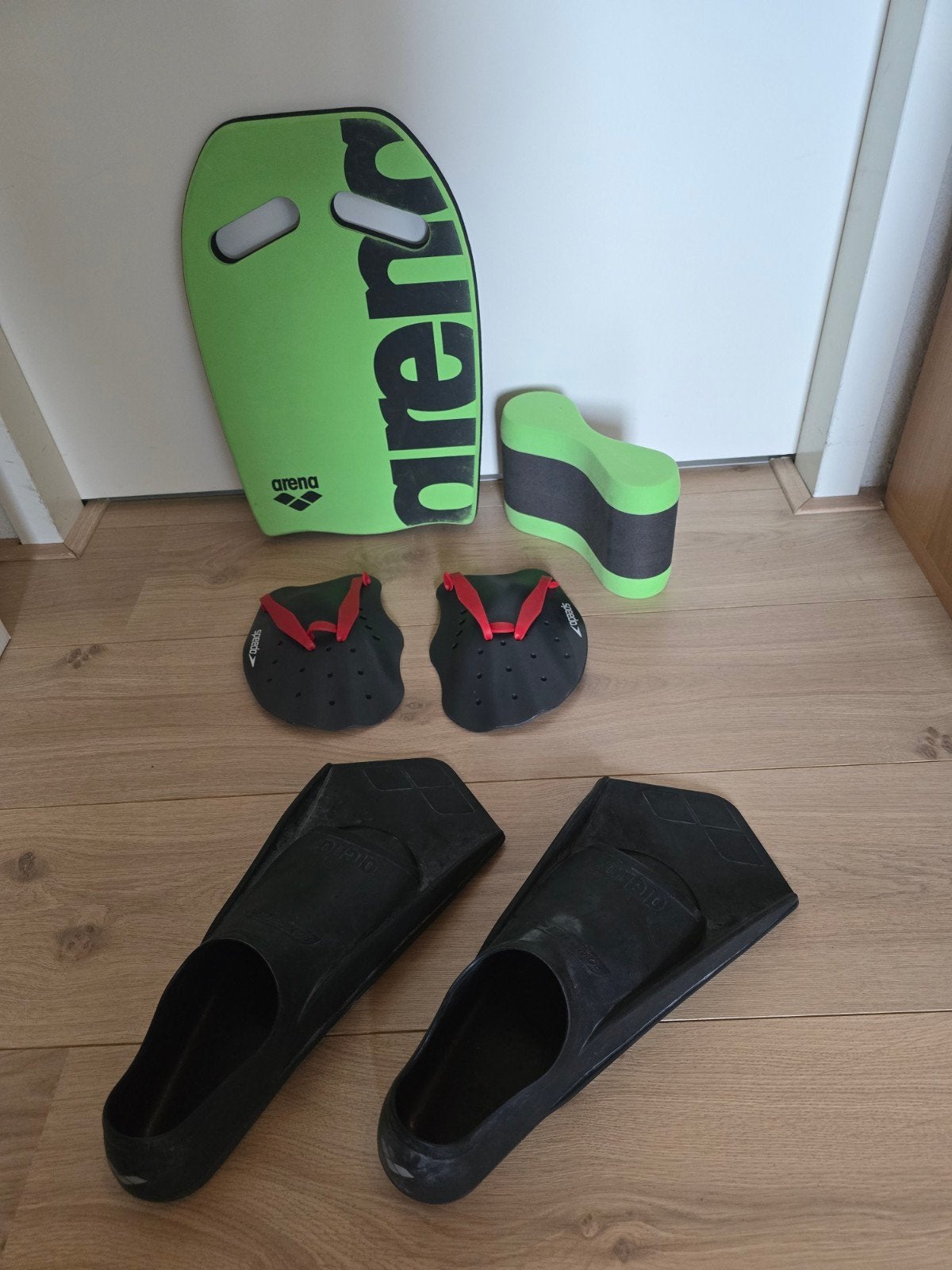 Zwempakket: Arena plank, pull buoy, handpeddels, zwemvliezen, Sport en Fitness, Overige Sport en Fitness, Ophalen, Gebruikt