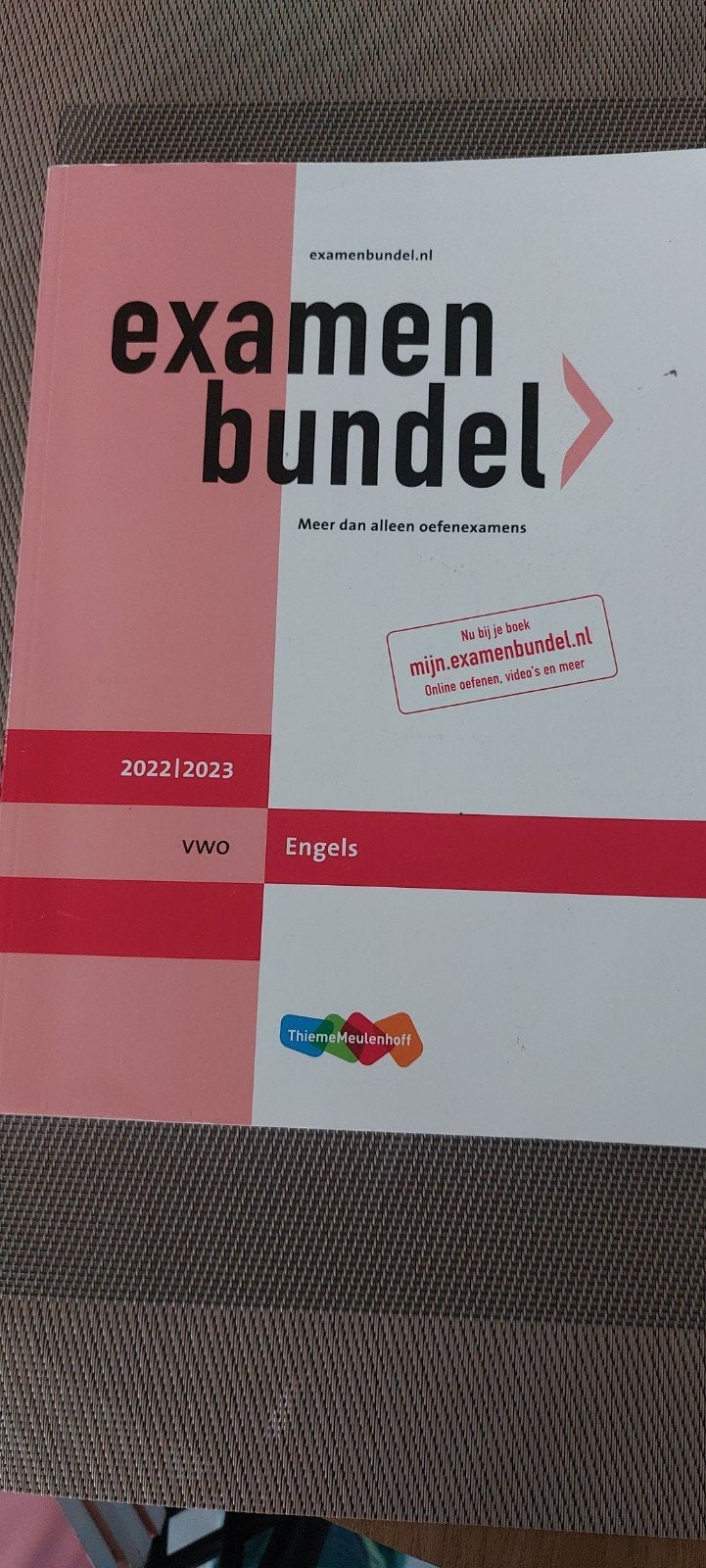 Examenbundel Engels VWO 2022/2023, Ophalen, Alpha, Zo goed als nieuw