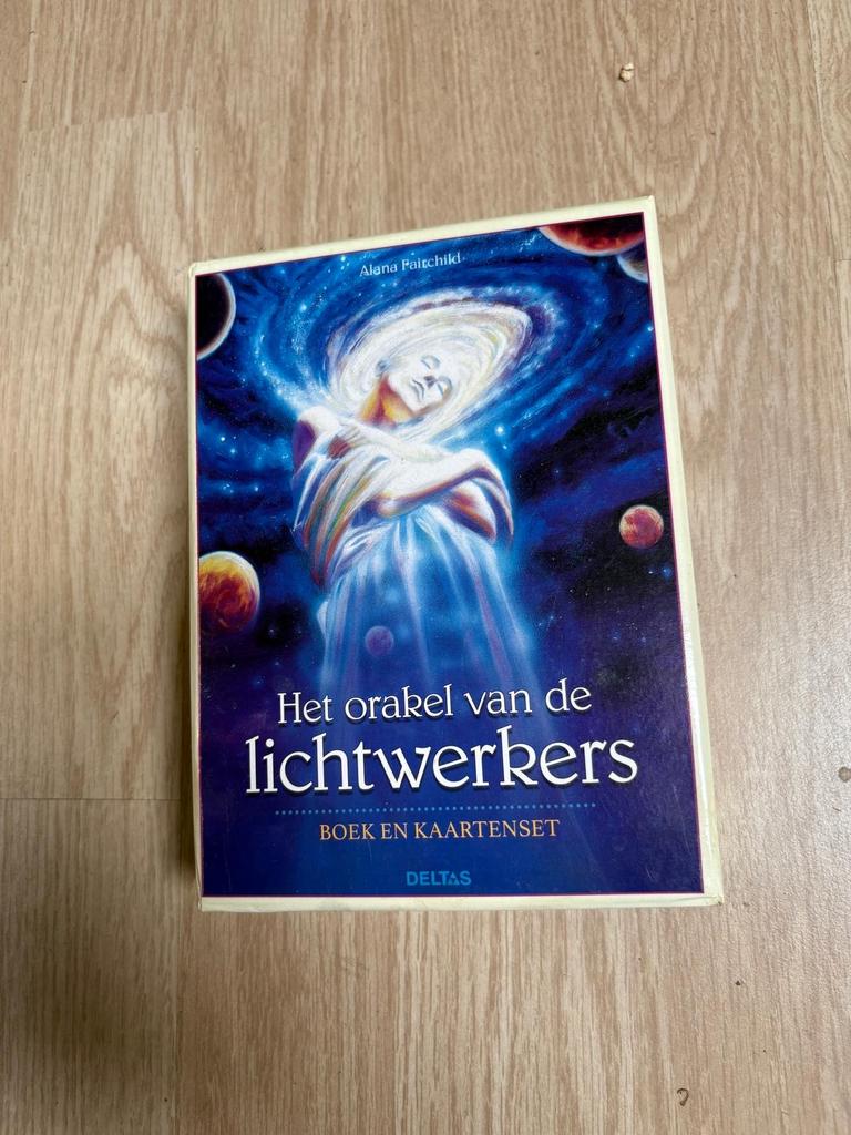 Het Orakel van de Lichtwerkers - Boek en Kaartenset, Ophalen of Verzenden, Zo goed als nieuw, Spiritualiteit algemeen, Overige typen