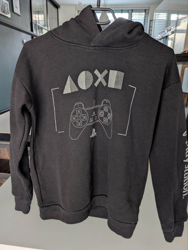 Stoere zwarte Reserved hoody maat 146 met PlayStation opdruk, Kinderen en Baby's, Kinderkleding | Maat 146, Reserved, Gebruikt