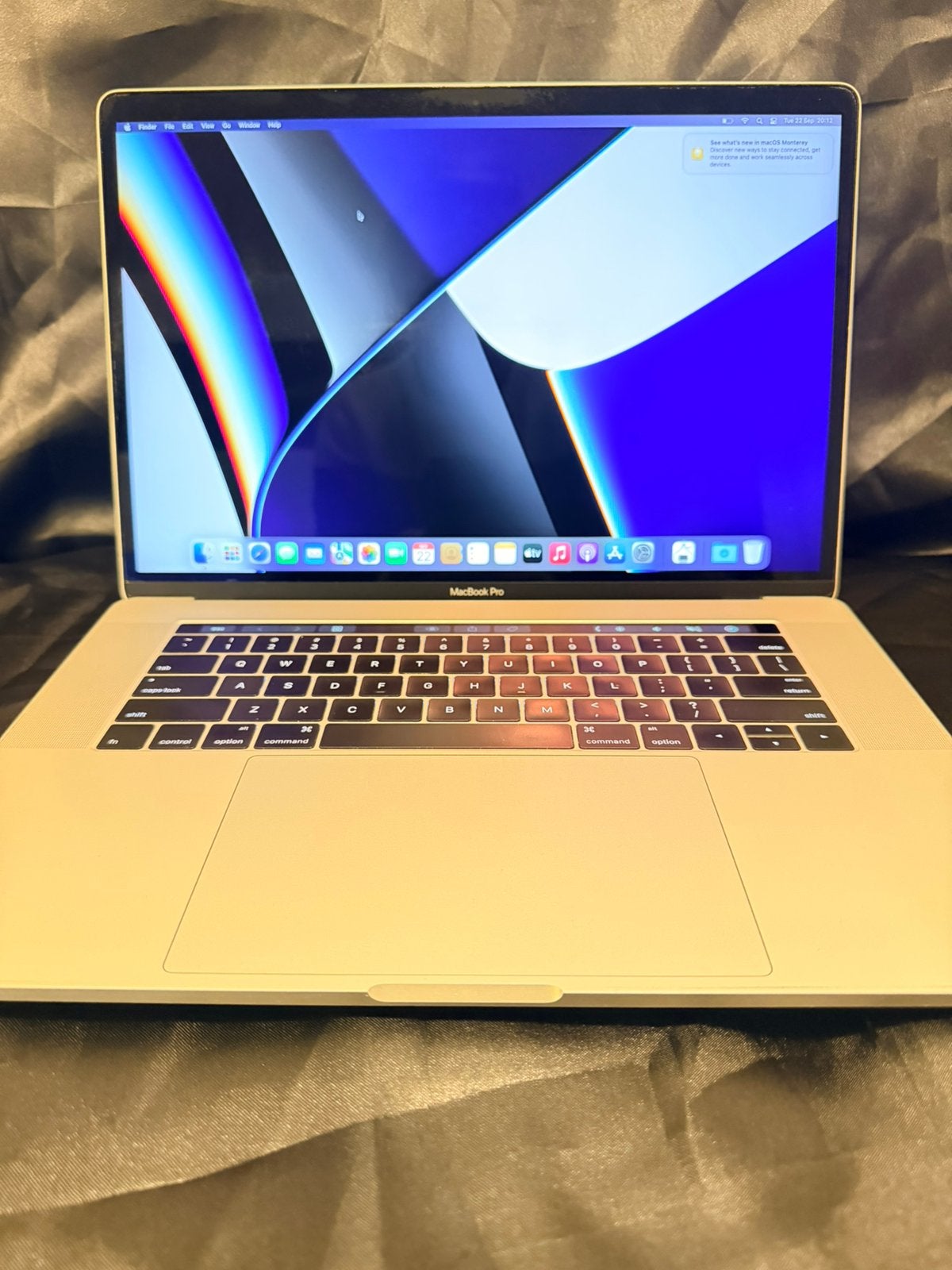 MacBook Pro 15 inch 2016. I7. 16 ram 512 GB