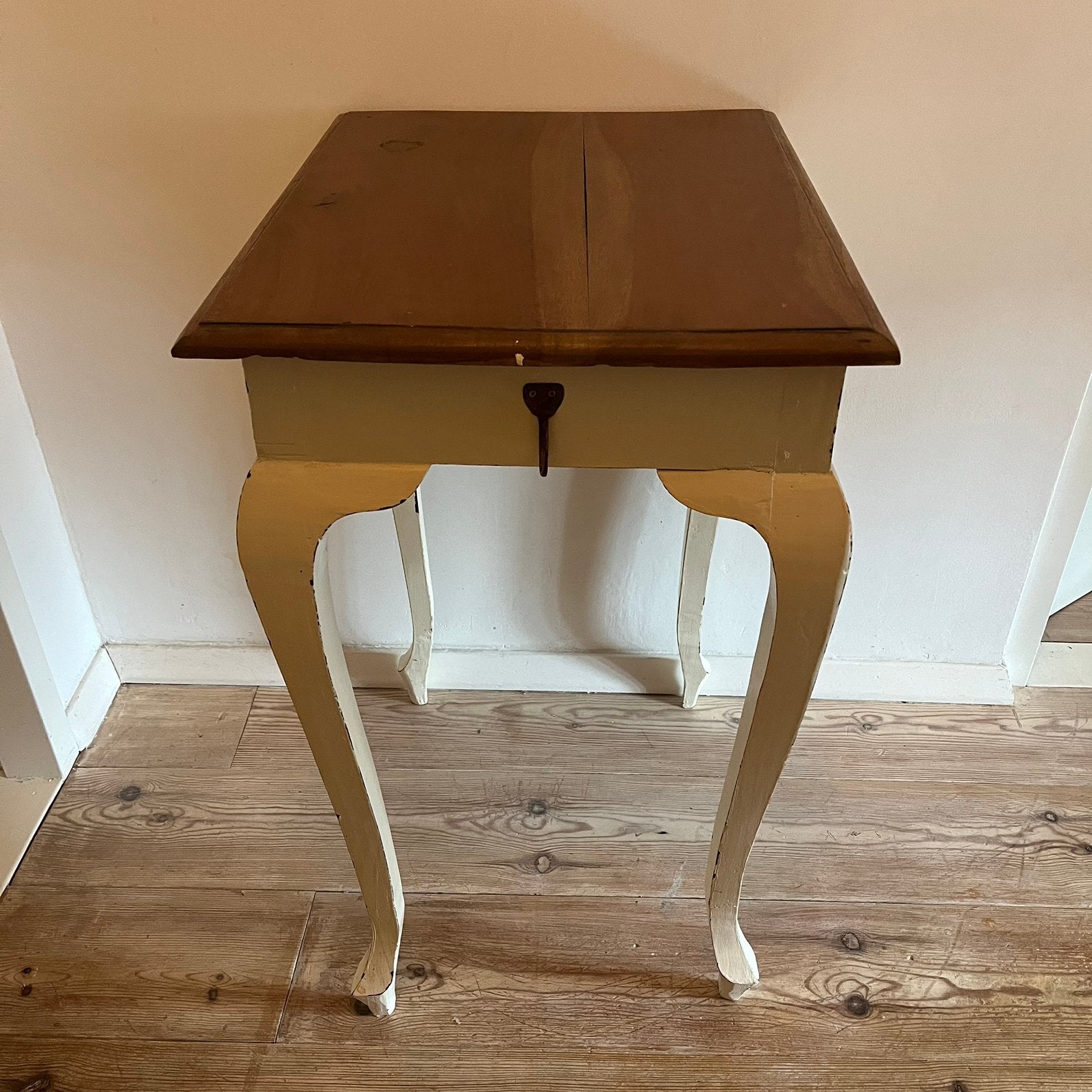 Bijzettafel, Huis en Inrichting, Tafels | Bijzettafels, Ophalen, Minder dan 55 cm, Zo goed als nieuw, 60 cm of meer