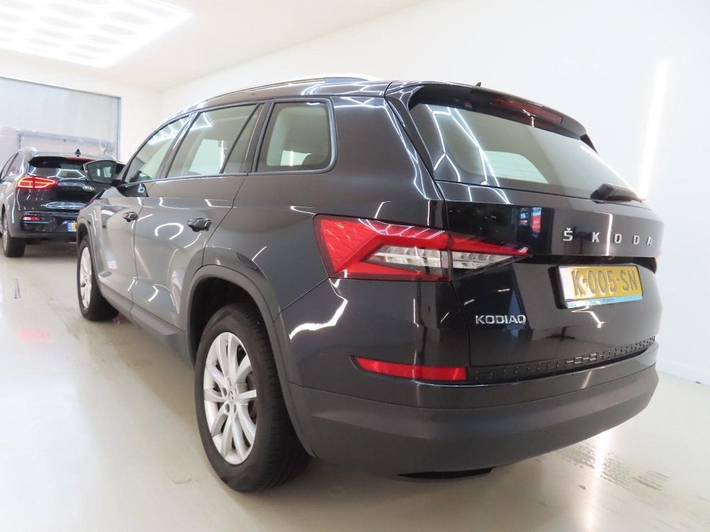 Skoda Kodiaq 1.5 TSI Business Edition DSG|STOELVRW|DealerOnd, Auto's, Dealer onderhouden, 4 cilinders, 150 pk, Zwart