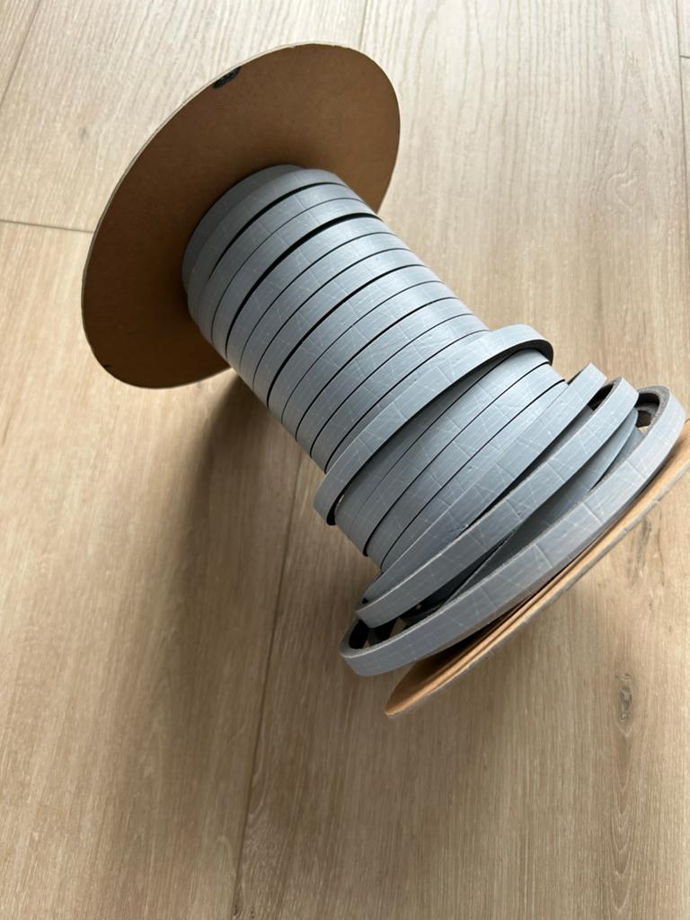 Foamband 9mm voor Metal Stud 50 - Gedeeltelijk over, Ophalen of Verzenden, Gebruikt