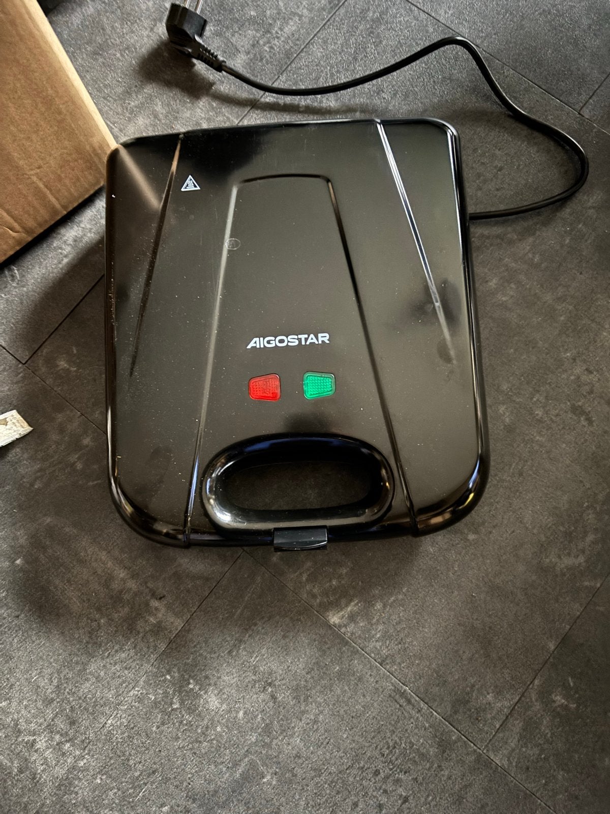 Aigostar Tostiapparaat / Sandwichmaker - 4 driehoekige tosti, Witgoed en Apparatuur, Contactgrills, Ophalen of Verzenden, Zo goed als nieuw