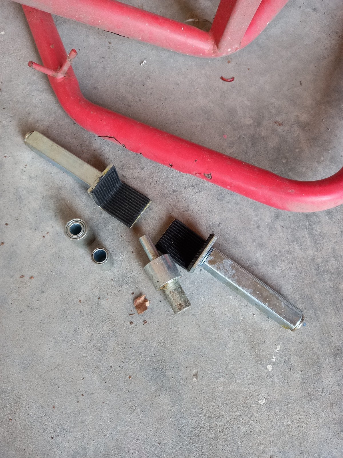 Paddocstandaart, Motoren, Ophalen