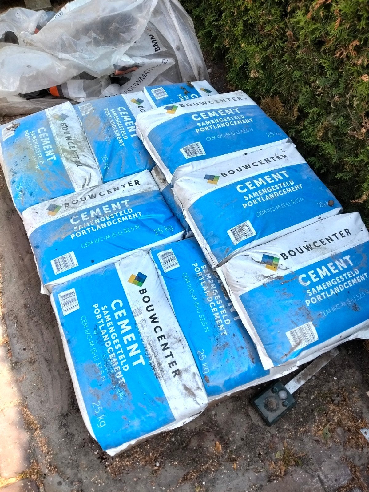 11 zakken Portland cement 25 kg - Bouwcenter, Ophalen