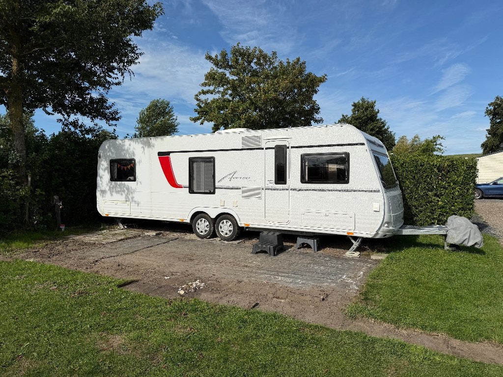 Caravan Bürstner Averso 720 TK, Rondzit, 7 tot 8 meter, Particulier, Oven