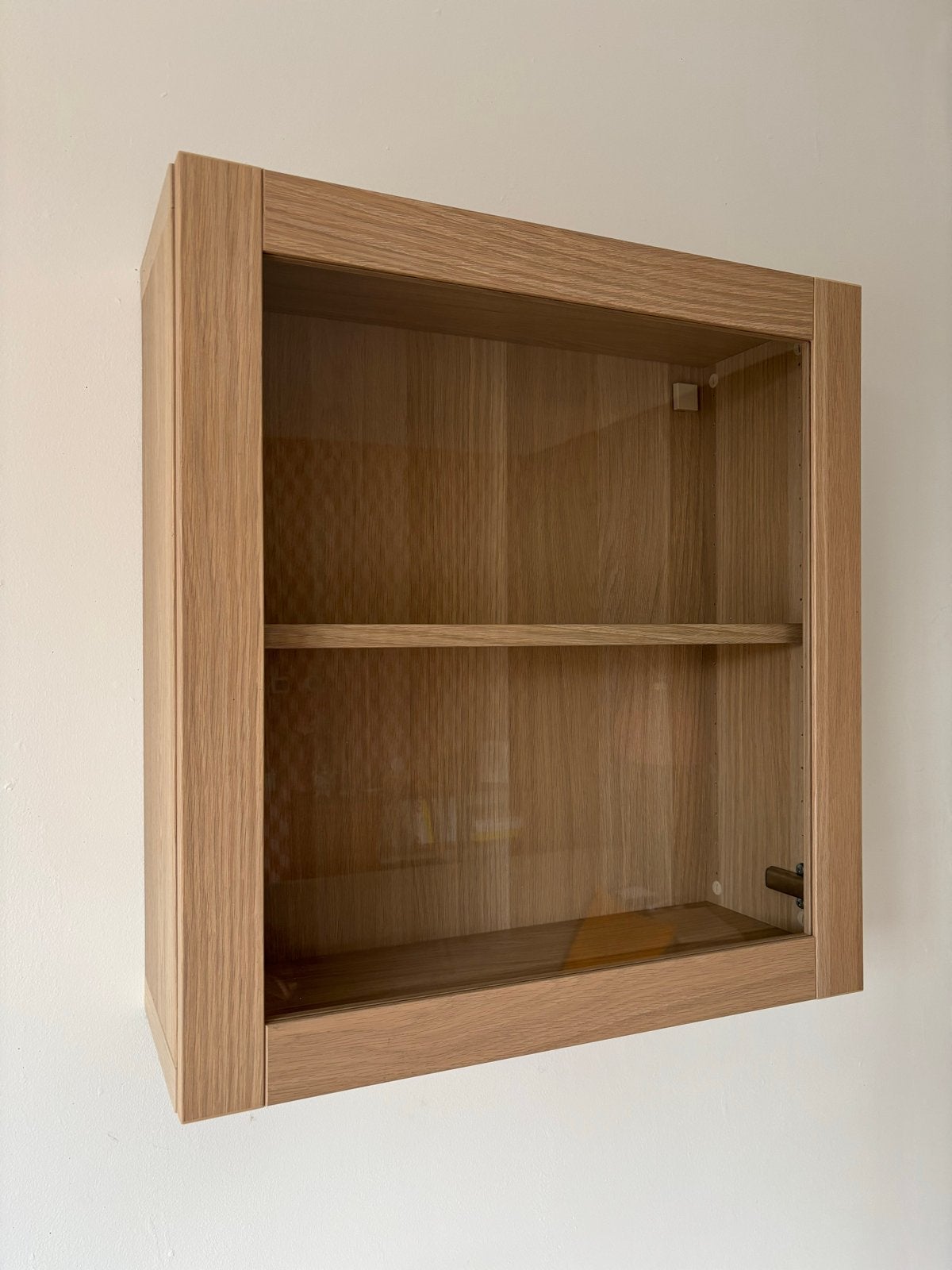 Vitrinekast met glazen deur (eiken look), Ophalen, 50 tot 100 cm, Zo goed als nieuw, Minder dan 100 cm