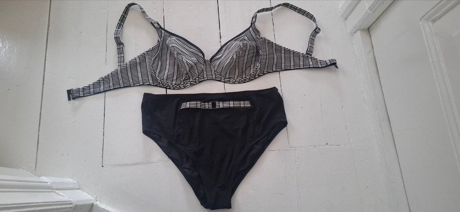 Bikini zwart/wit maat 44, Zwart, Ophalen of Verzenden, Bikini, Gedragen