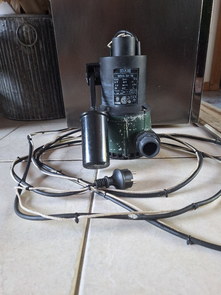 Dompelpomp NOVA 300 SV, Tuin en Terras, Waterpompen, Ophalen, Gebruikt, Elektrisch, Dompelpomp