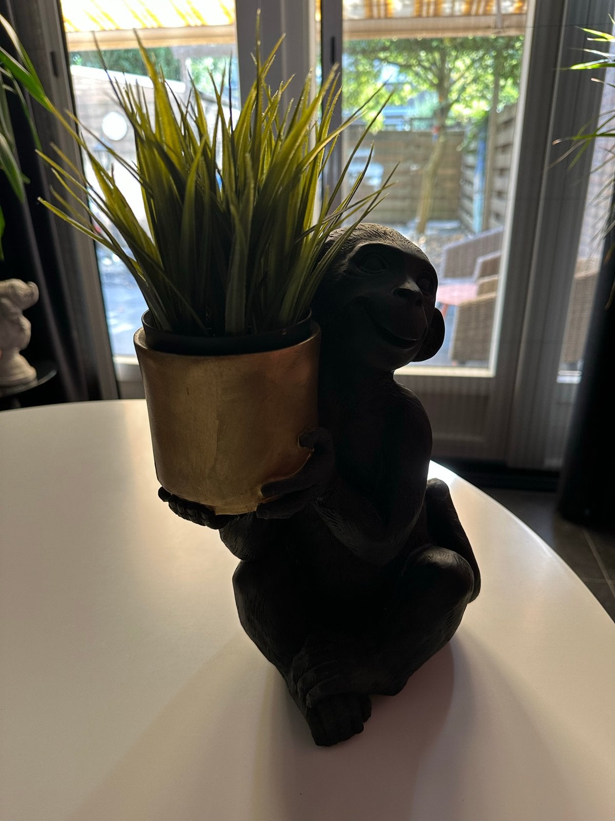 Decoratie aap met kunstplantje, Gebruikt, Meerkleurig, Overige materialen, Ophalen of Verzenden