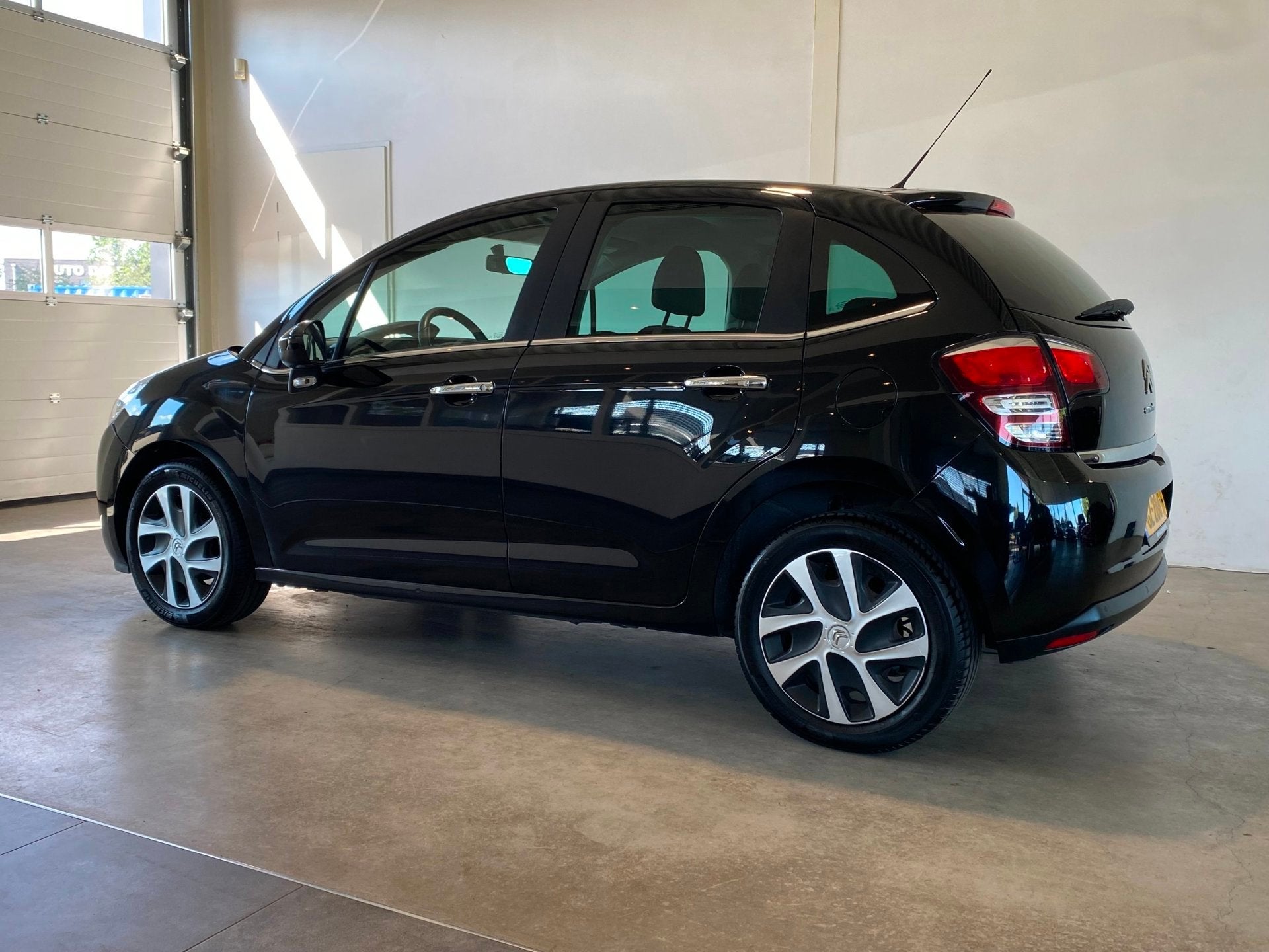 Citroen C3 1.2 PureTech Automaat 106dkm!, Auto's, Citroën, Euro 6, 1199 cc, Zwart, Origineel Nederlands