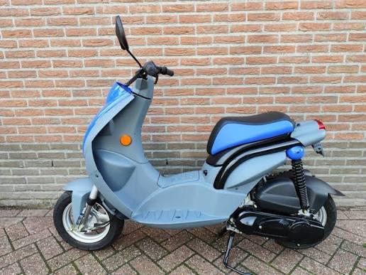 Opzoek naar scooter kopen peugot ludix kijk beschrijving, Ophalen, Zo goed als nieuw, Benzine, Overige modellen