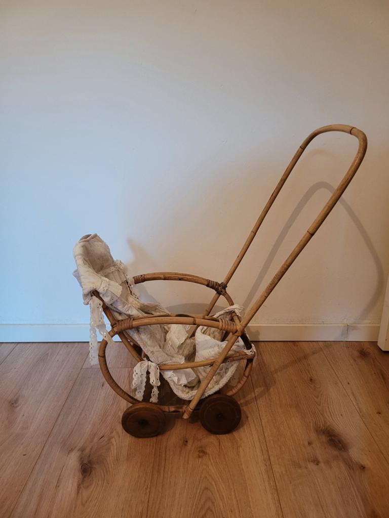 Rotan vintage poppenwagentje, Verzamelen, Ophalen, Poppenhuis