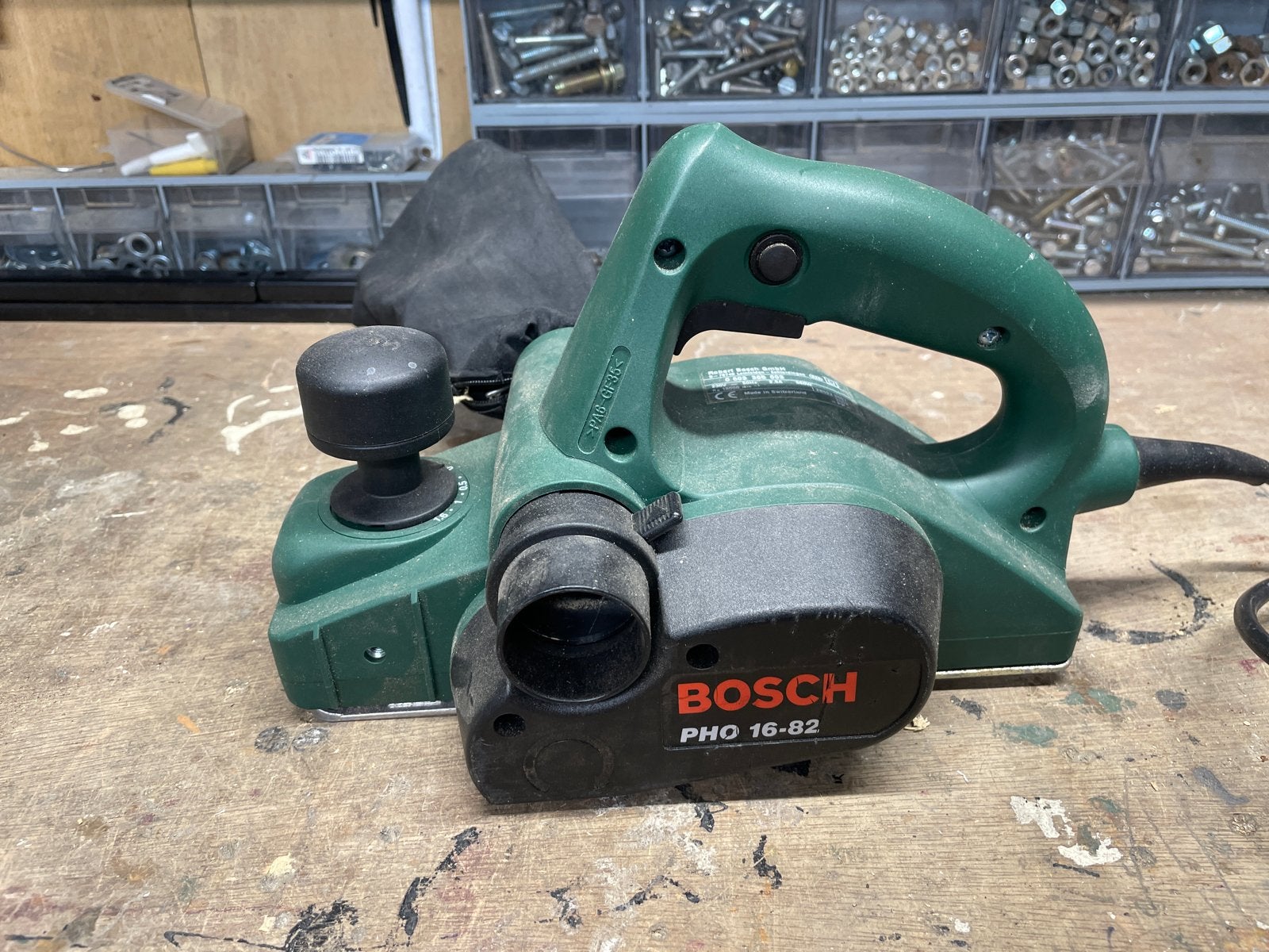 Te koop: Bosch PHO 16-82 elektrische schaafmachine, Ophalen of Verzenden, Zo goed als nieuw