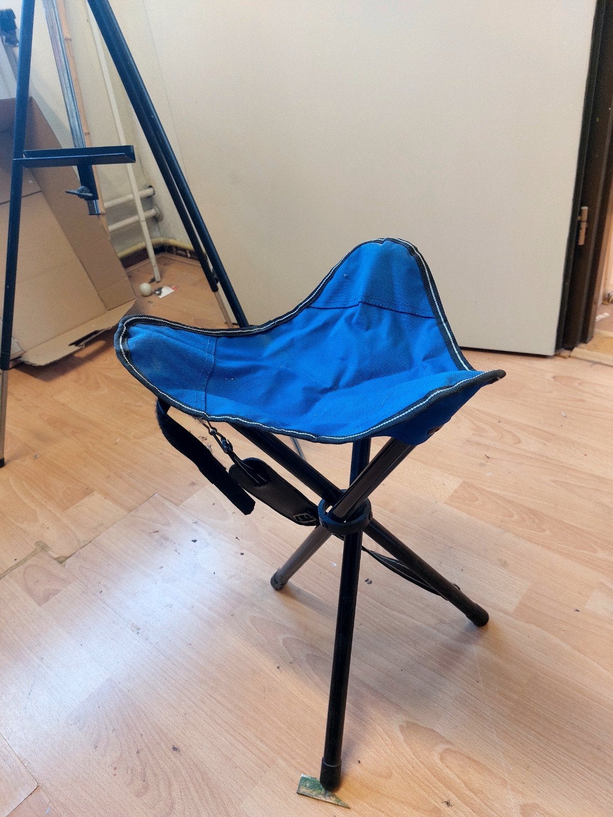 Verstelbaar veldezel met inklapbaar krukje, Hobby en Vrije tijd, Schilderen, Ophalen of Verzenden