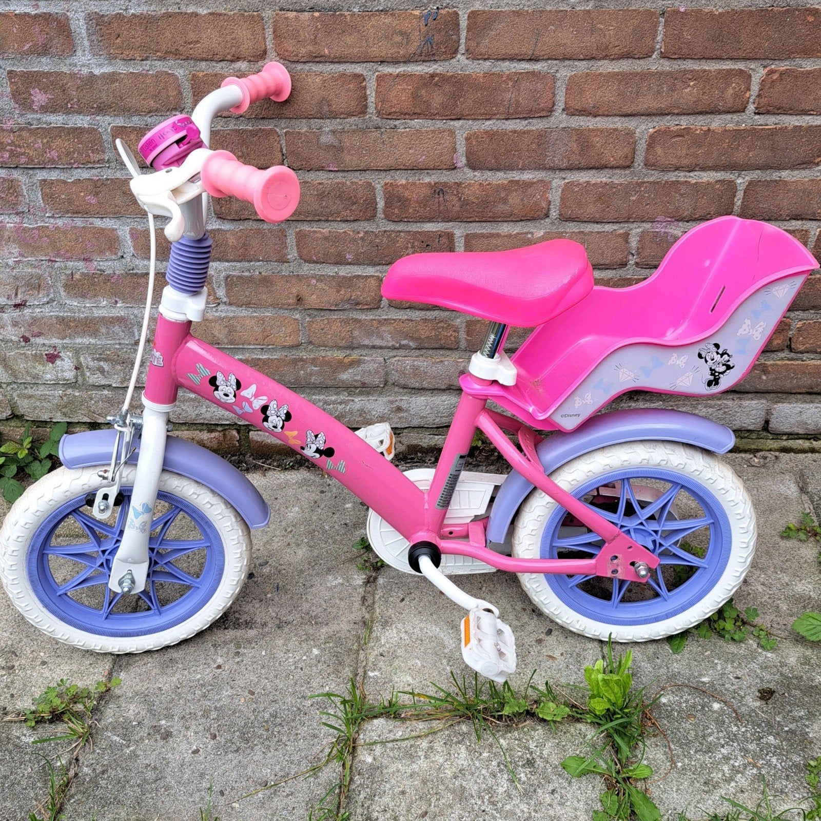Minnie Mouse kinderfiets 10 inch met poppenzitje, Ophalen, Gebruikt, Minnie Mouse, Velgrem