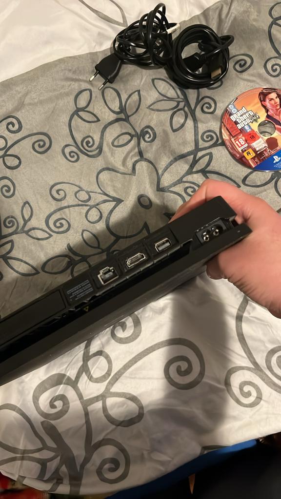 Playstation 4 met controller en GTA 5 CD, Spelcomputers en Games, Avontuur en Actie, Online, Gebruikt, Vanaf 18 jaar